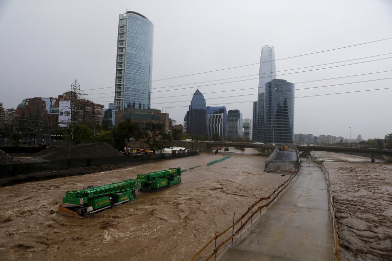 Последствия наводнения в Сантьяго