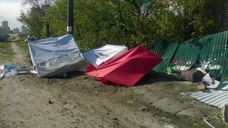 Разбитый палаточный городок на Позняках в Киеве