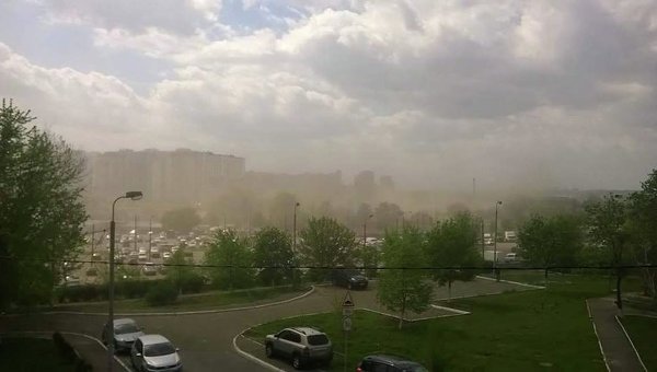 Облака странной пыли над Киевом