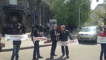 Под Администрацией президента 20 человек митинговали против назначения Луценко генпрокурором