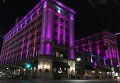 Подсветка зданий фиолетовым цветом в память о Принсе