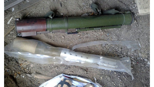 В заброшенном доме возле Торецка нашли гранатомет, патроны и танковый снаряд