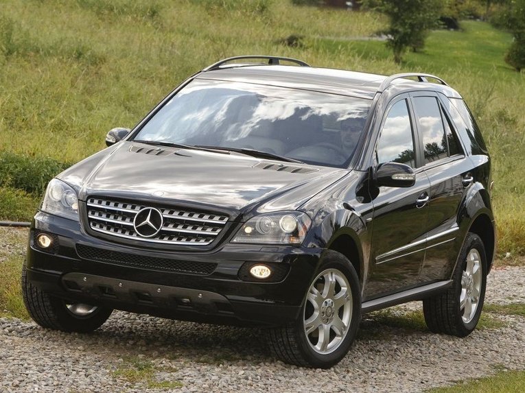Есть информация, что у министра по вопросам оккупированных территорий Вадима Черныша имеется Mercedes-Benz ML350 2008 года выпуска.