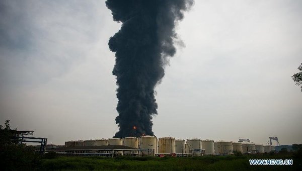 Пожар на складе с химикатами в Китае