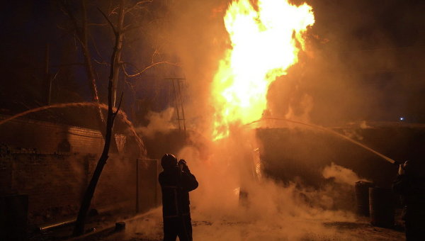 Под Харьковом ликвидировали пожар емкостей с бензином