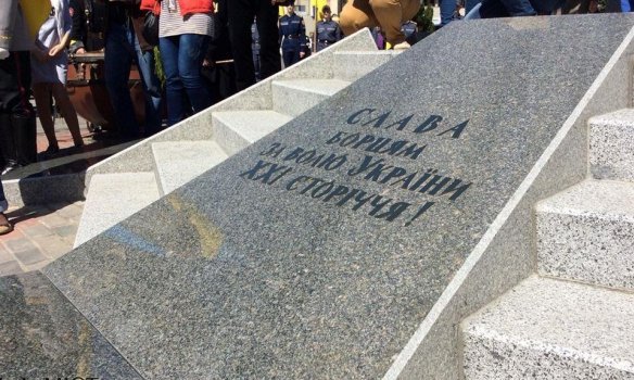 В Черкассах торжественно открыли 15-метровую Стеллу Борцам за Свободу Украины