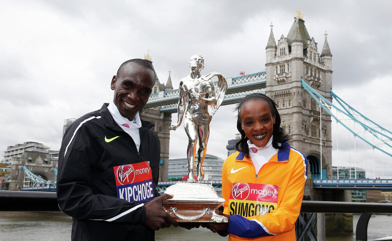 Кенийцы Кипчоге и Сумгонг победили на Лондонском марафоне