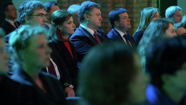Марина Порошенко и Петр Порошенко на оратории, посвященной 30-ой годовщине аварии на ЧАЭС