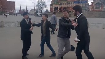 Драка Пушкина и Ленина на Красной площади в Москве. Видео