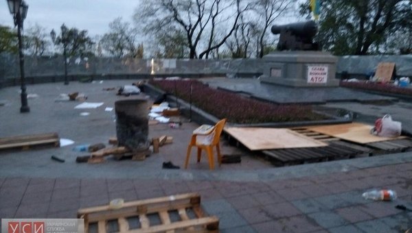 В Одессе разогнали палаточный городок под мэрией