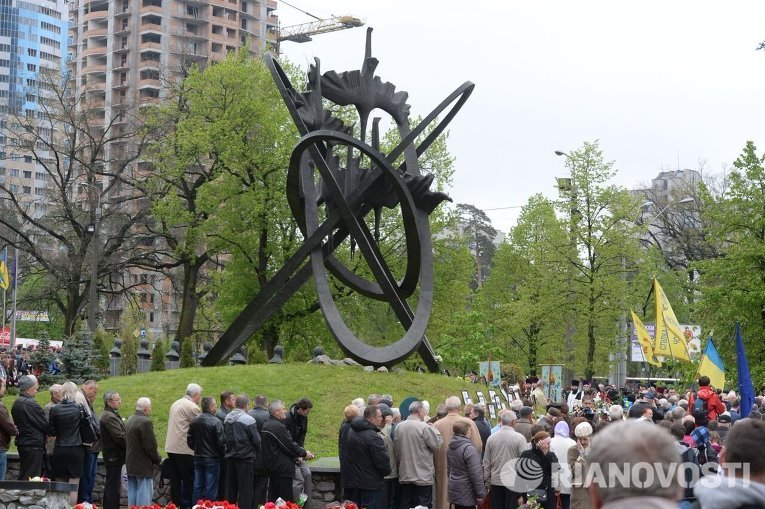 Митинг-реквием у Памятника жертвам Чернобыльской трагедии
