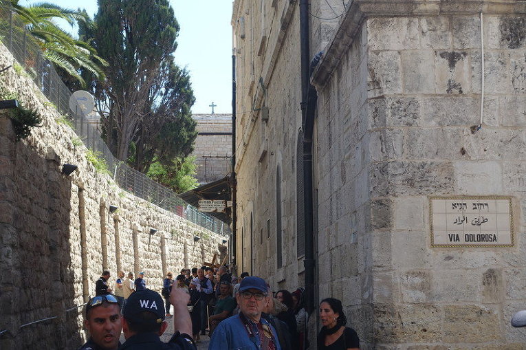 В Иерусалиме десятки тысяч паломников со всего мира повторили Крестный путь Иисуса Христа