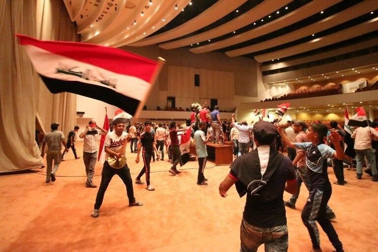 Захват парламента Ирака сторонниками шиитского лидера Муктады ас-Садра