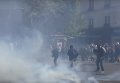 Столкновения с полицией во время первомайских демонстраций во Франции. Видео