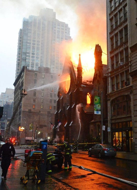 Пожар в старинном православном храме в Нью-Йорке