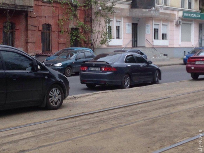 Автомобиль, на котором, предположительно, скрылись напавшие на журналистов