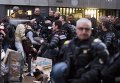 Полиция выдворила мигрантов из лицея в Париже