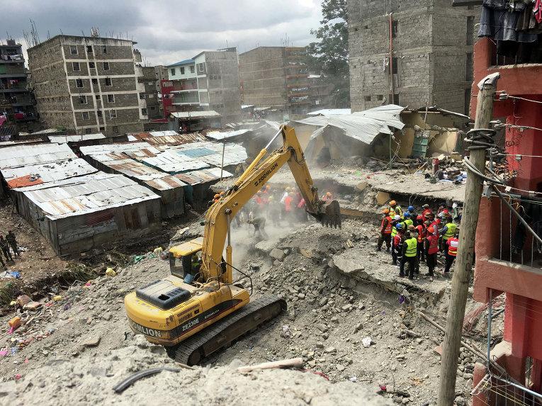 На месте обвала шестиэтажного здания в Найроби, Кения