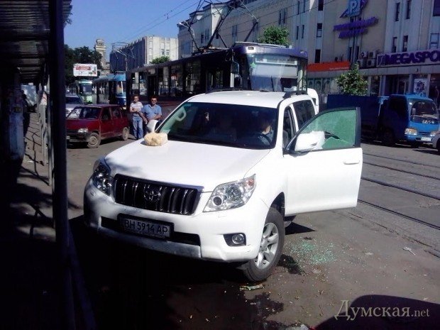 Наказания за хамскую парковку в Одессе: унитаз, зеленка, мусор