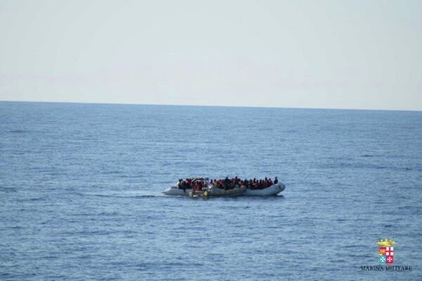 Спасение мигрантов в Сицилийском проливе