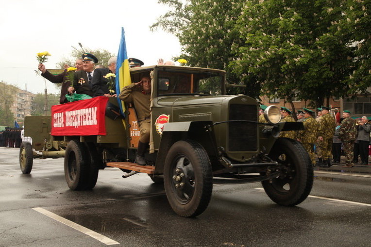 В Кривом Роге прошел парад в честь 71-й годовщины Великой Победы