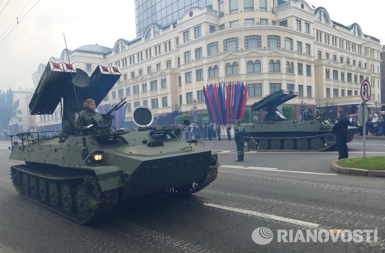 Генеральная репетиция военного парада в Донецке