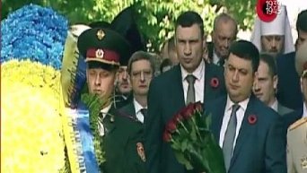 Первые лица страны возложили цветы к могиле Неизвестного солдата. Видео