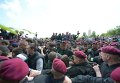Потасовка во время шествия Бессмертного полка в Киеве