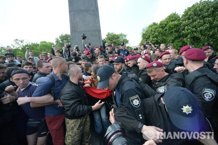 Потасовка возле парка Вечной Славы в Киеве
