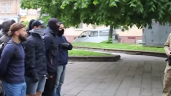 Жесткие столкновения полицейских и радикалов во Львове