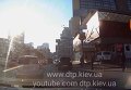 В Киеве микроавтобус врезался в гостиницу. Видео