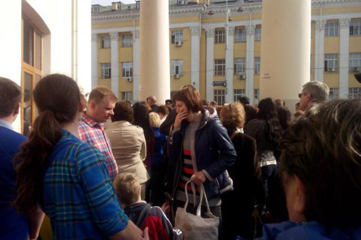 В Киеве пассажиры взяли штурмом станцию метро Вокзальная, которую закрыли на ремонт