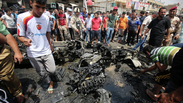 На месте взрыва заминированного автомобиля в Багдаде, Ирак. Архивное фото