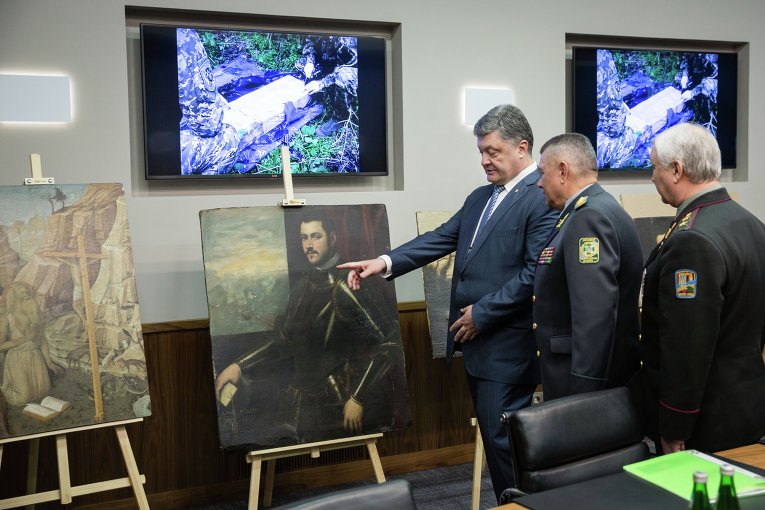 Президент Украины Петр Порошенко поздравил пограничников с успешной спецоперацией по поиску картин