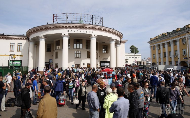 В Киеве пассажиры взяли штурмом станцию метро Вокзальная
