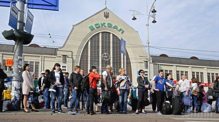 В Киеве пассажиры взяли штурмом станцию метро Вокзальная