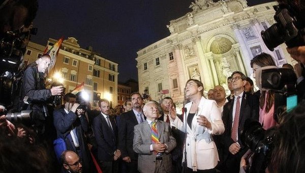 В Италии легализовали гражданские союзы для однополых пар