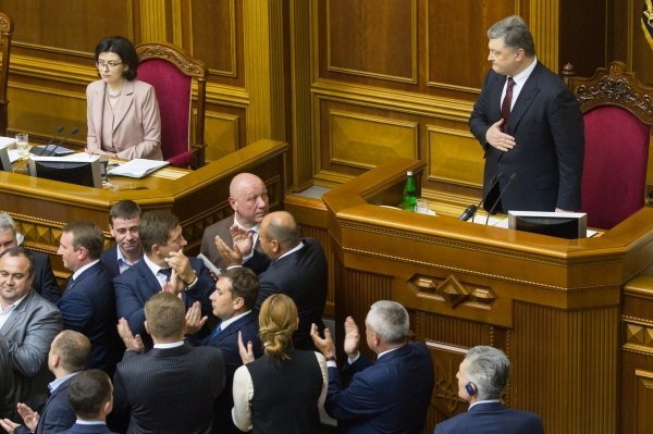 Голосование по Луценко: Петр Порошенко пришел в Раду под крики Ганьба