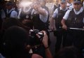Сотрудники полиции Бразилии применяют слезоточивый газ против демонстрантов