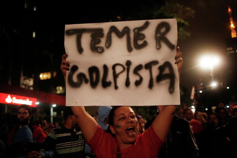 Протесты в Бразилии против импичмента президенту
