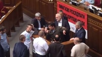 Депутаты Тимошенко и Вилкул подрались в Раде