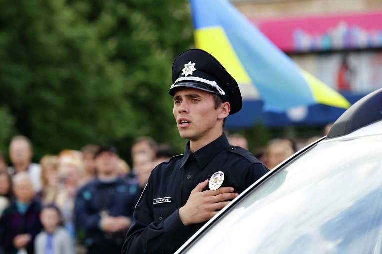 Патрульные полицейские Славянска и Краматорска в Донецкой области приняли присягу