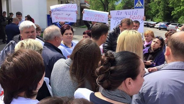 Под МВД требуют уволить полицейских, проводивших обыски в Коцюбинском поссовете