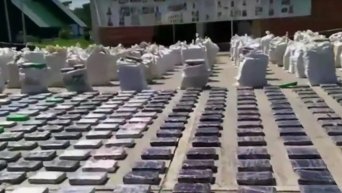 Восемь тонн кокаина стоимостью около $240 млн на границе с Панамой. Видео