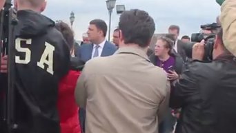 Владимир Гройсман и Михаил Саакашвили прогулялись по морвокзалу в Одессе