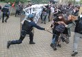 Столкновения демонстрантов и полицейских в Париже, где проходят акции протеста против нового трудового законодательства
