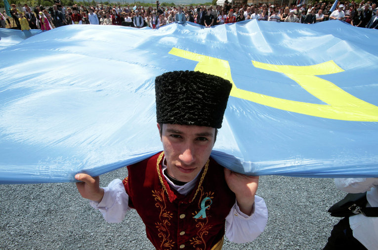 Крым, Бахчисарай, крымские татары почтили 72-ую годовщину депортации