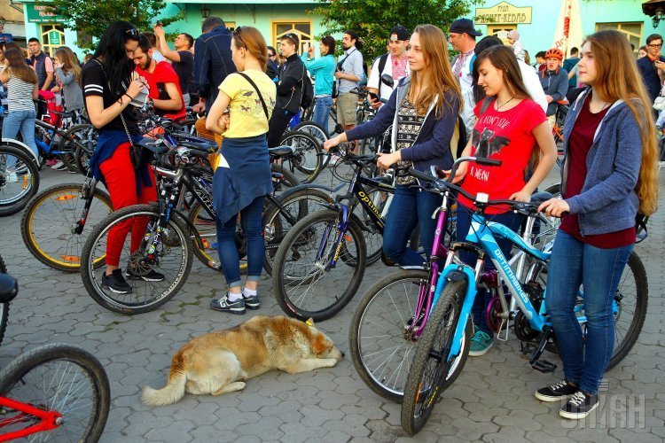 Массовый велозаезд Night Ride в Ужгороде