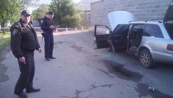 В Харькове полиция силой вытащила мужчину из машины, чтобы проверить ее на минирование