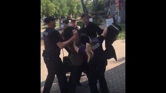 В Запорожье женщина в ходе драки покусала местных полицейских